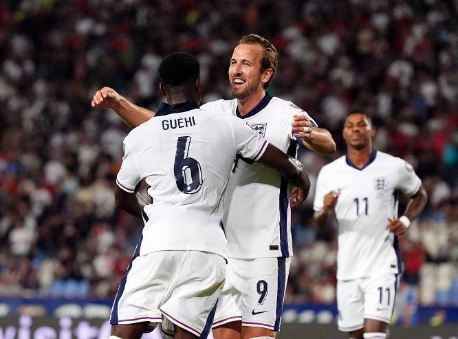 104场100球！凯恩超越C罗哈兰德创世纪纪录，拜仁8连胜领跑