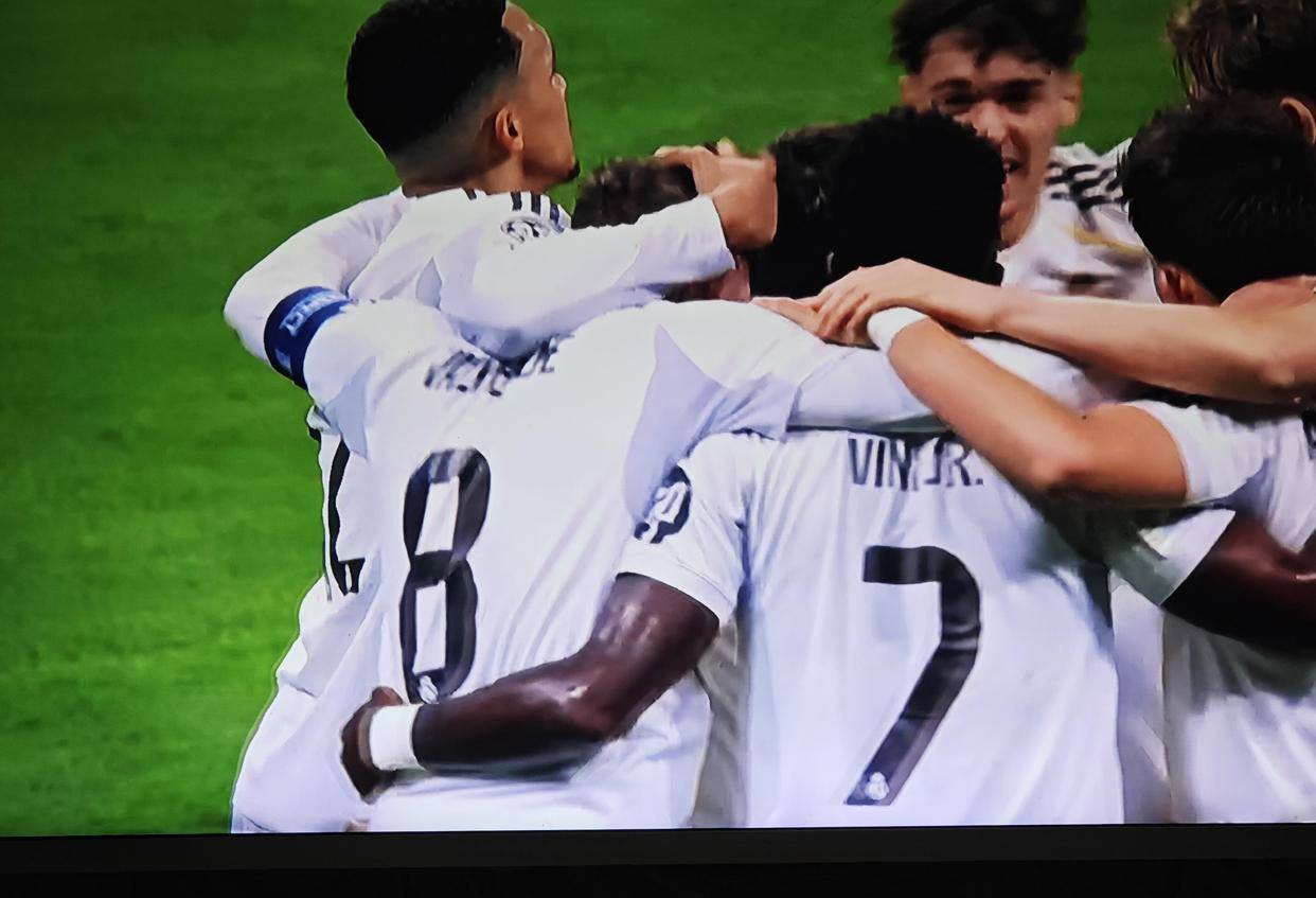 欧冠神剧本：7主力缺阵皇马半场3球虐曼城，巴尔韦德封神之战